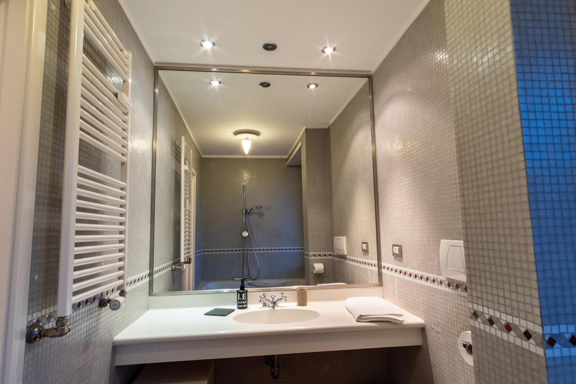 Attic With Terrace And Jacuzzi - Luxury Apartment Roma Eksteriør bilde